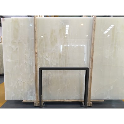 Natural Onyx Snow White